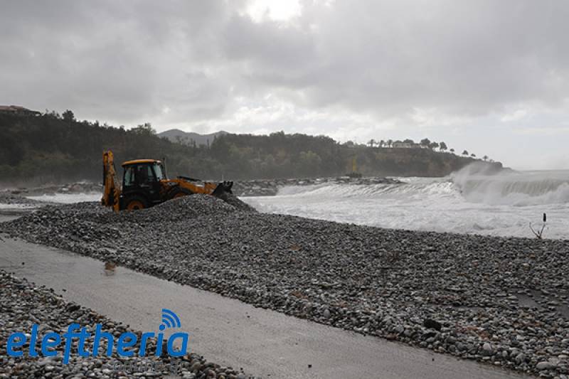 Δυτική Μάνη: Ανεπαρκές αποδείχθηκε το έργο προστασίας της ακτής στο Ακρογιάλι (βίντεο-φωτογραφίες)