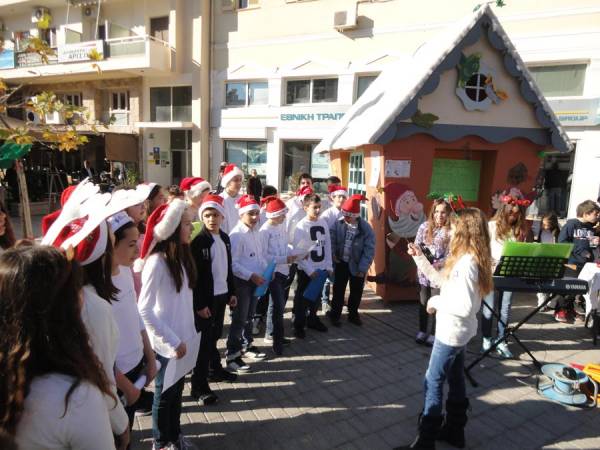 Κάλαντα και παζάρι από το 19ο Δημοτικό Καλαμάτας (βίντεο)