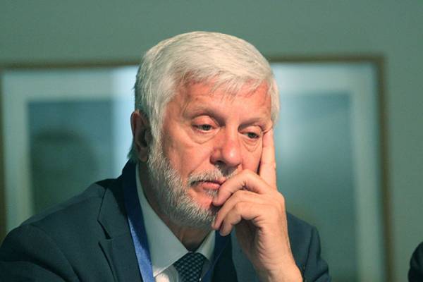 Αποχωρεί διακριτικά από τη διεκδίκηση της προεδρίας της ΝΔ ο Τατούλης
