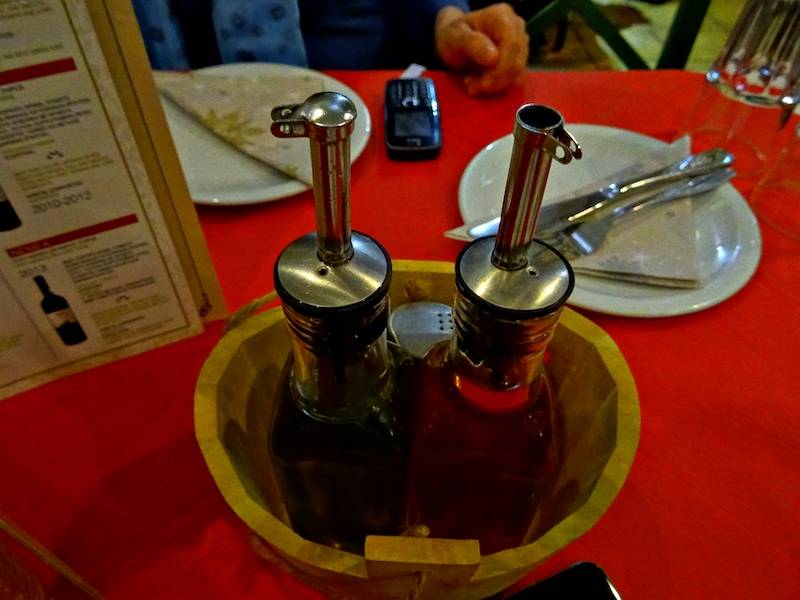 Πρόστιμο 2.000 ευρώ για χύμα ελαιόλαδο σε καταστήματα εστίασης