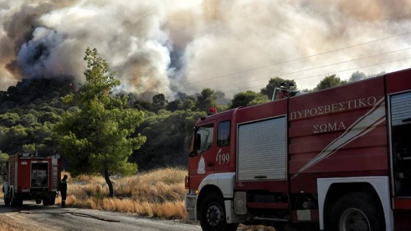 Σε εξέλιξη πυρκαγιές στην Νέα Αλμυρή Κορινθίας και στη δημοτική ενότητα Ασκληπιείου Αργολίδας