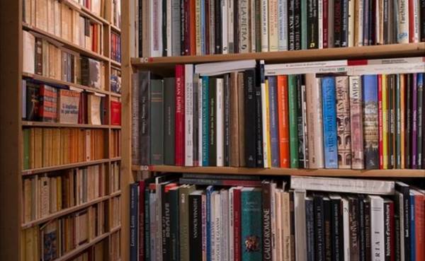 Προσφορά βιβλίων στη Βιβλιοθήκη Καλαμάτας