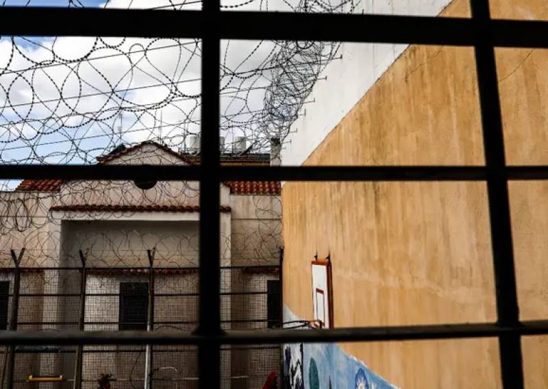 Εξέγερση σε δομή μεταναστών στις Σέρρες: Έκοψαν τα συρματένια πλέγματα και διέφυγαν