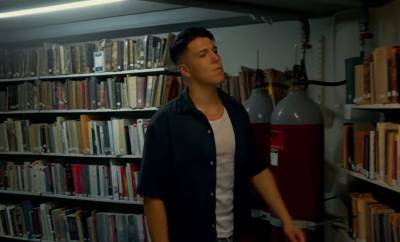 Εισαγγελέας: Κυκλοφόρησε το “Θα αντέξουμε” με δυναμικό videoclip