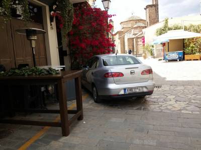 Στάθμευση στον πεζόδρομο