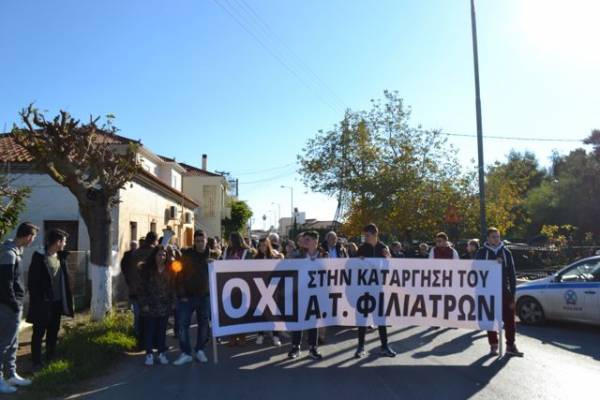 Μικρή συμμετοχή στη συγκέντρωση για το Αστυνομικό Τμήμα στα Φιλιατρά