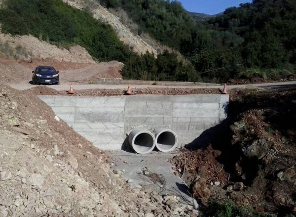 Τοίχος αντιστήριξης στα Σπυριδαίικα