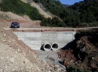 Τοίχος αντιστήριξης στα Σπυριδαίικα