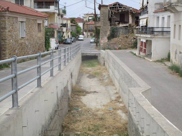 Μεσσηνία: Σοβαρός ο κίνδυνος πλημμύρας στο ρέμα των Αγίων Θεοδώρων στη Θουρία