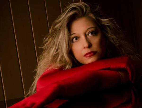 "Mythos 90: Mikis Theodorakis" τραγουδά η Μάνια Βλαχογιάννη