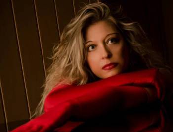 "Mythos 90: Mikis Theodorakis" τραγουδά η Μάνια Βλαχογιάννη