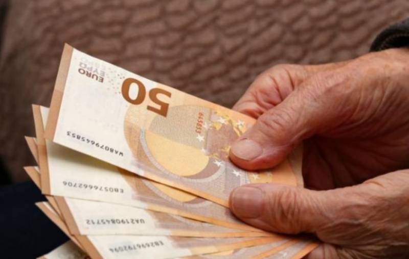 Συνταξιούχοι: Έκτακτο βοήθημα &amp; αυξήσεις - Οι δικαιούχοι (Βίντεο)