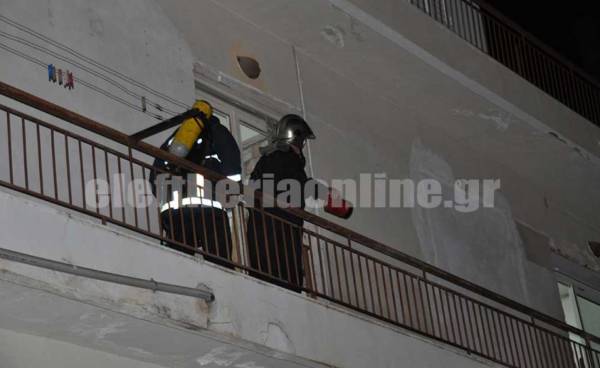 Πυροτεχνουργοί στο χώρο της έκρηξης στην Καλαμάτα (βίντεο)