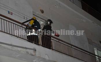 Πυροτεχνουργοί στο χώρο της έκρηξης στην Καλαμάτα (βίντεο)