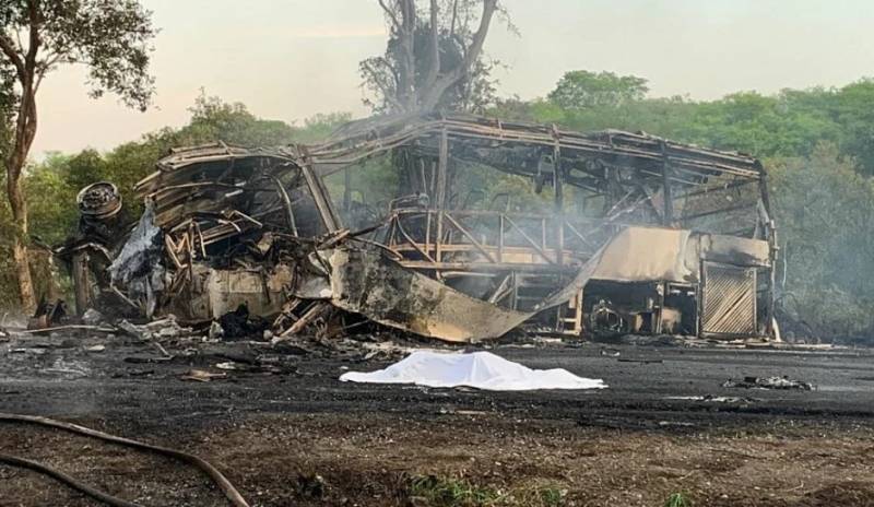 Μεξικό: 18 νεκροί έπειτα από σύγκρουση τουριστικού λεωφορείου με βυτιοφόρο