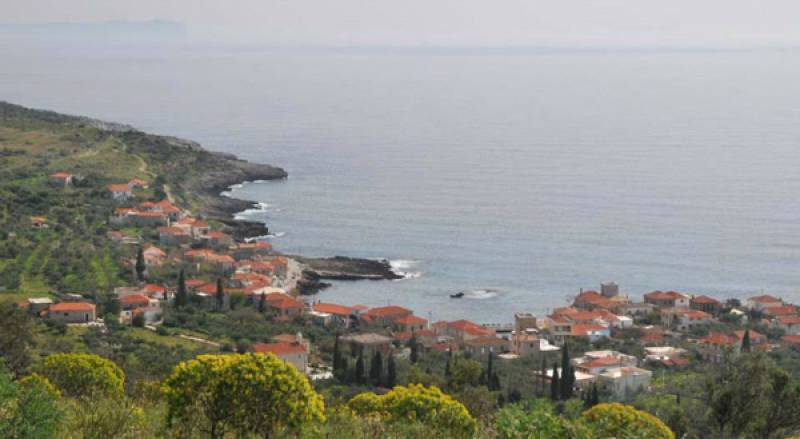 Επισκευή αντιδιαβρωτικού τοίχου στην Τραχήλα