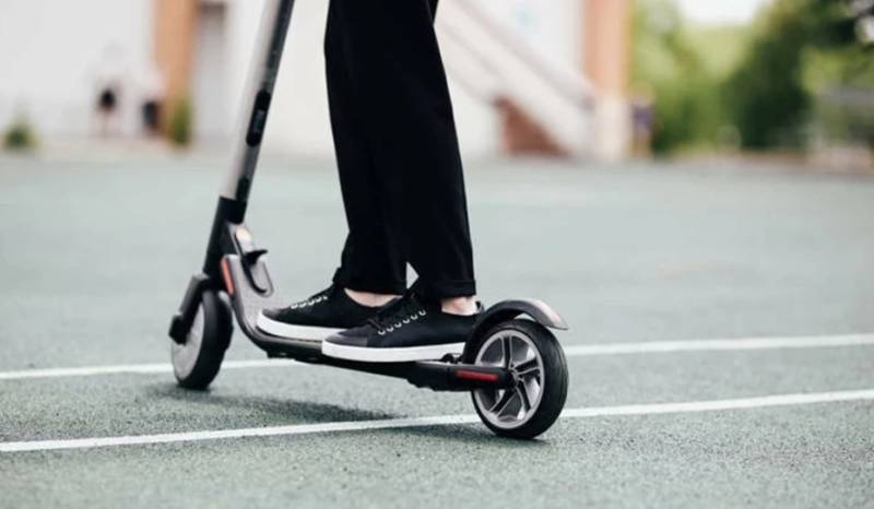 Θεσσαλονίκη: 25χρονος τραυματίστηκε όταν αναποδογύρισε το ηλεκτρικό του πατίνι