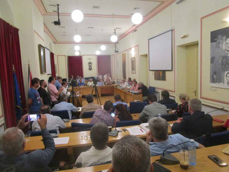 Στα άκρα η κόντρα Οικονομάκου - Βασιλόπουλου με φόντο τη Φάρις