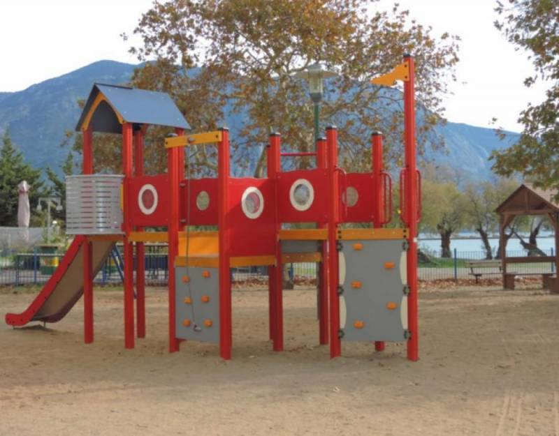 Φώτα σε 24 παιδικές χαρές του Δήμου Καλαμάτας