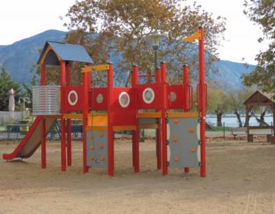 Φώτα σε 24 παιδικές χαρές του Δήμου Καλαμάτας