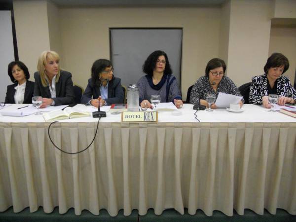 Παρουσιάστηκε το βιβλίο της Μ. Καραμεσίνη στην Καλαμάτα: "Πικρή εξίσωση των φύλων έφερε η οικονομική κρίση"