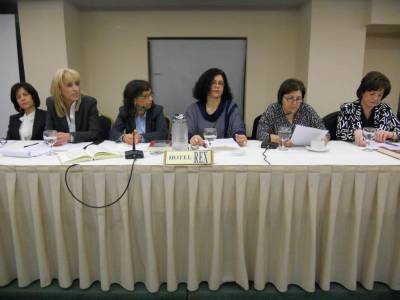 Παρουσιάστηκε το βιβλίο της Μ. Καραμεσίνη στην Καλαμάτα: "Πικρή εξίσωση των φύλων έφερε η οικονομική κρίση"