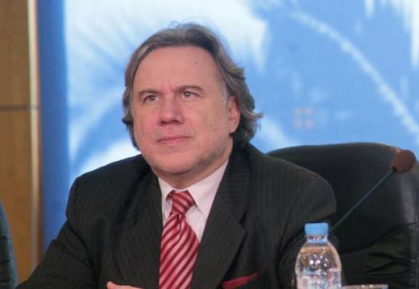 Αμεση επαναπρόσληψη 2.500-3.500 δημοσίων υπαλλήλων, που έφυγαν λόγω διαθεσιμότητας, προανήγγειλε ο Γ. Κατρούγκαλος