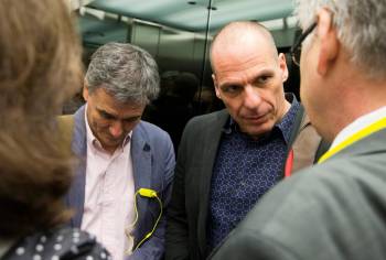 Βαρουφάκης: &quot;H θέση της χώρας στην ευρωζώνη είναι αδιαπραγμάτευτη&quot;