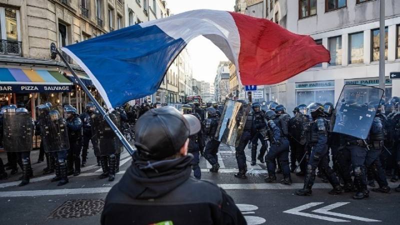 Ανεβαίνουν οι τόνοι στη Γαλλία παραμονή των κινητοποιήσεων κατά του συνταξιοδοτικού