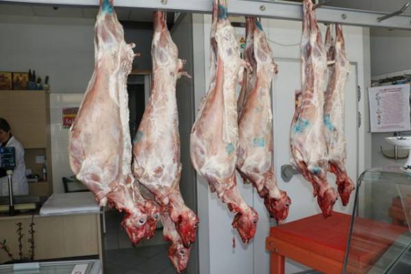 Ίδιες τιμές με πέσυσι στα κρεοπωλεία της Καλαμάτας: «Ζεσταίνεται» η αγορά του οβελία (φωτογραφίες)