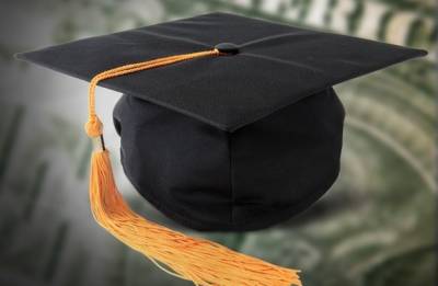 Απονομή υποτροφιών σε 6 αριστούχους