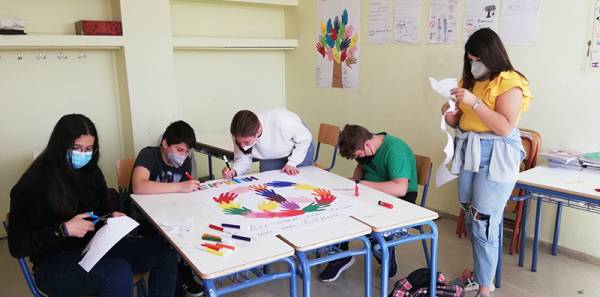 Μήνυμα ειρήνης από τους μαθητές του γυμνασίου Φιλιατρών