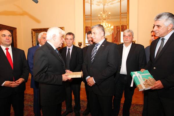 Στον Παυλόπουλο το προεδρείο της ΚΕΔΕ