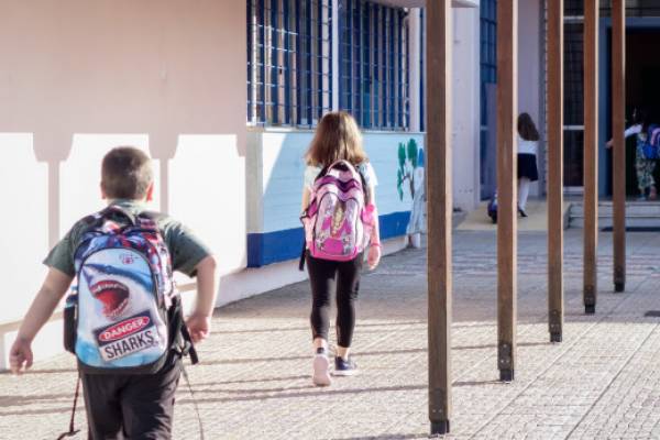 Συμβουλές ειδικών παιδαγωγών: Οι γονείς στήριγμα των παιδιών στην καραντίνα