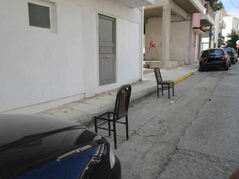 Εβαλαν καρέκλες