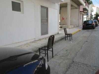 Εβαλαν καρέκλες