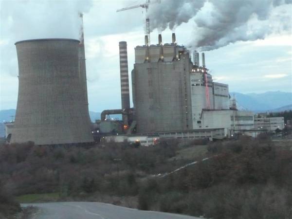 Κατάληψη στον πύργο ελέγχου της ΔΕΗ Μεγαλόπολης