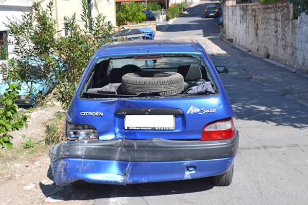 Κατέβηκε με αυτοκίνητο τα σκαλιά της Αγίας Τριάδος