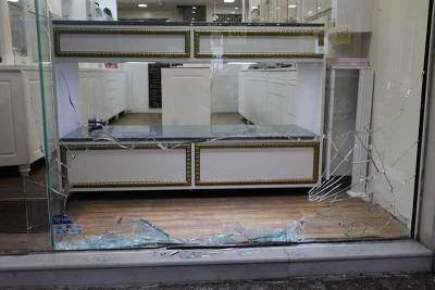 Κινηματογραφική καταδίωξη από Καλαμάτα σε Πλατύ: 5 Ρομά “άνοιξαν” κεντρικό χρυσοχοείο