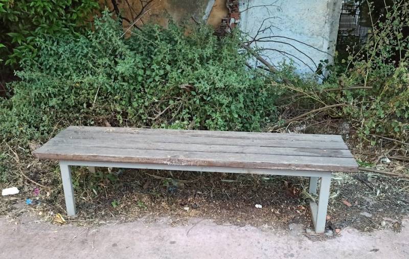 Παγκάκια για… ήρωες