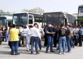 Ασφυκτικά τα περιθώρια για διαγωνισμό μεταφοράς μαθητών