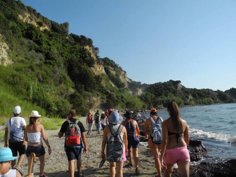 Παραλιακή πεζοπορία με πανσέληνο από τον “Ευκλή”