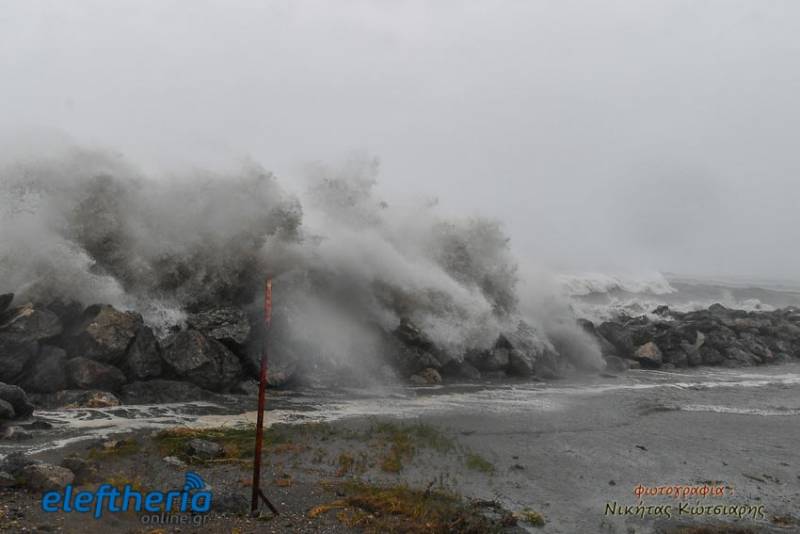 Βαρύ το χτύπημα του "Ζορμπά" στο παραλιακό μέτωπο της Καλαμάτας (φωτογραφίες)