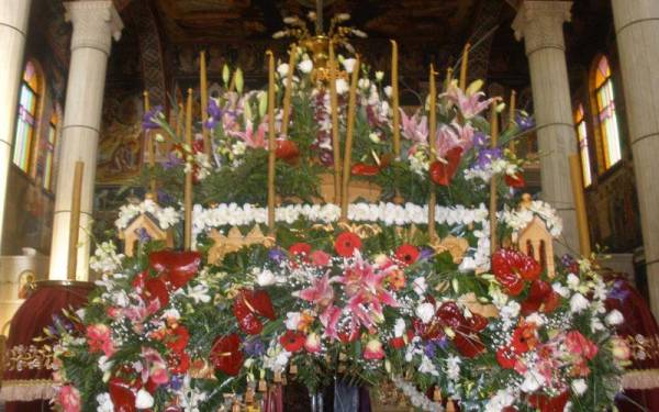 Η περιφορά Επιταφίων στην υπηρεσία της εκκοσμίκευσης