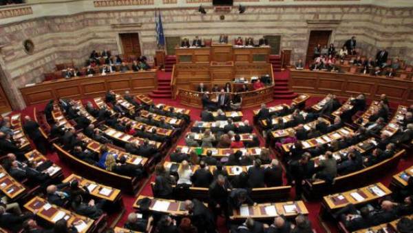 Πέρασαν με 229 ψήφους τα πρώτα προαπαιτούμενα για τη συμφωνία