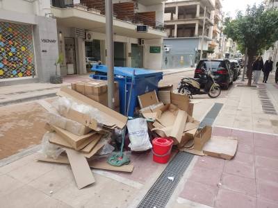 Δεν φτάνει ένας κάδος