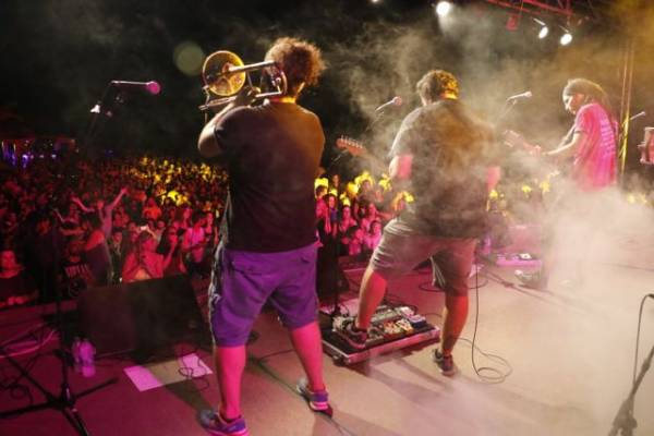 Τρελό κέφι από τους "Locomondo" στη Σάντοβα (βίντεο-φωτογραφίες)