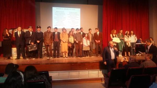 Θερμό χειροκρότημα στους μαθητές του Λυκείου Κυπαρισσίας για την “Κάλπικη λίρα”