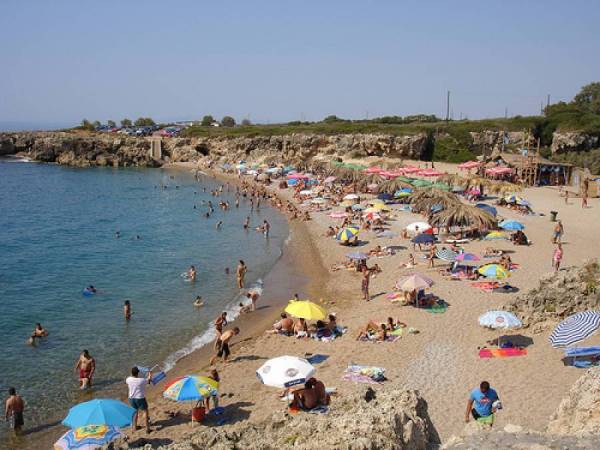 Δημοπρασία για καντίνες και ομπρέλες σε παραλίες της Τριφυλίας