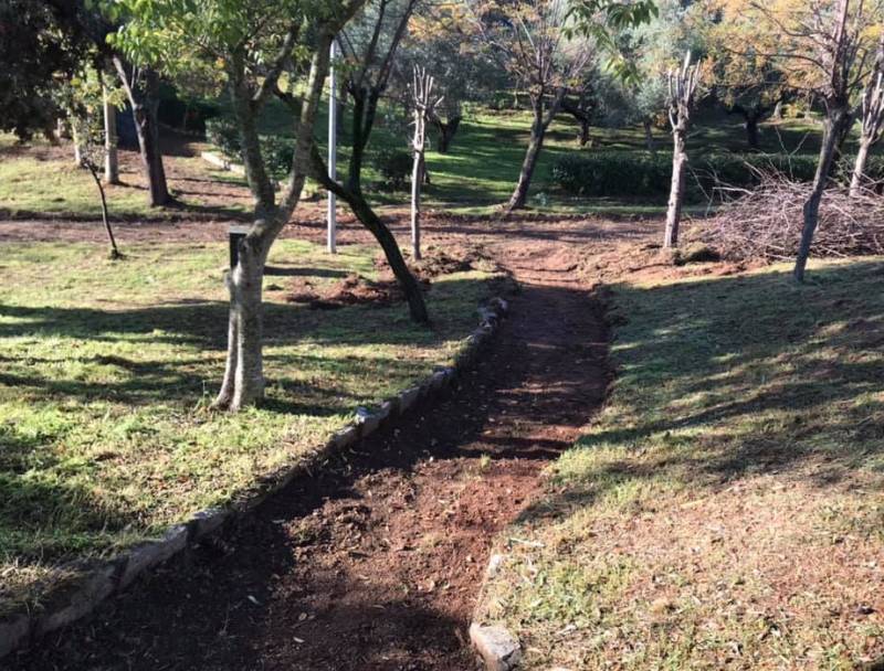 Περιπατητικοί διάδρομοι στο πάρκο της Αγίας Τριάδας